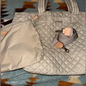 Atmosphere Large Metro Tote Deluxe Mz Wallace